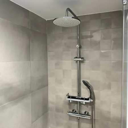 Modern Premium Apt-europa Near Ccyumbo דירה